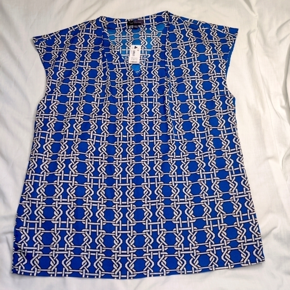 The Limited Cap Sleeve Blouse Top Sz Medium Blue w/ Geometric Knot Chain Pattern